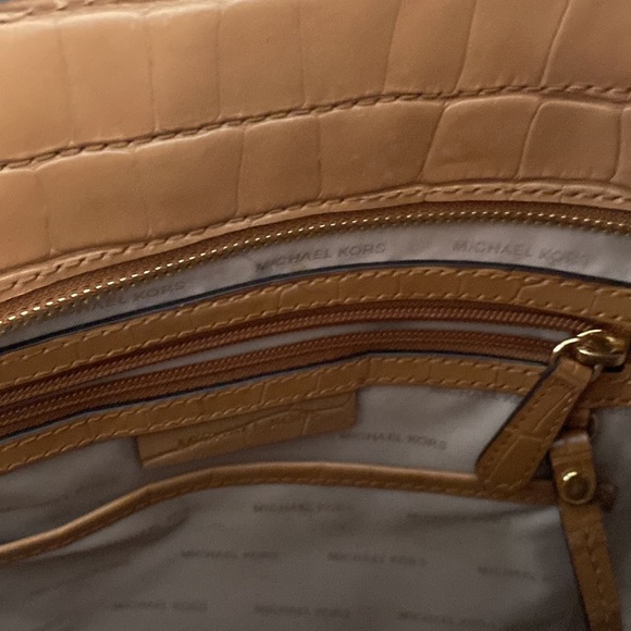 Michael Kors leather purse. Aligator. Color Brown with Gold accessories. - Picture 9 of 12